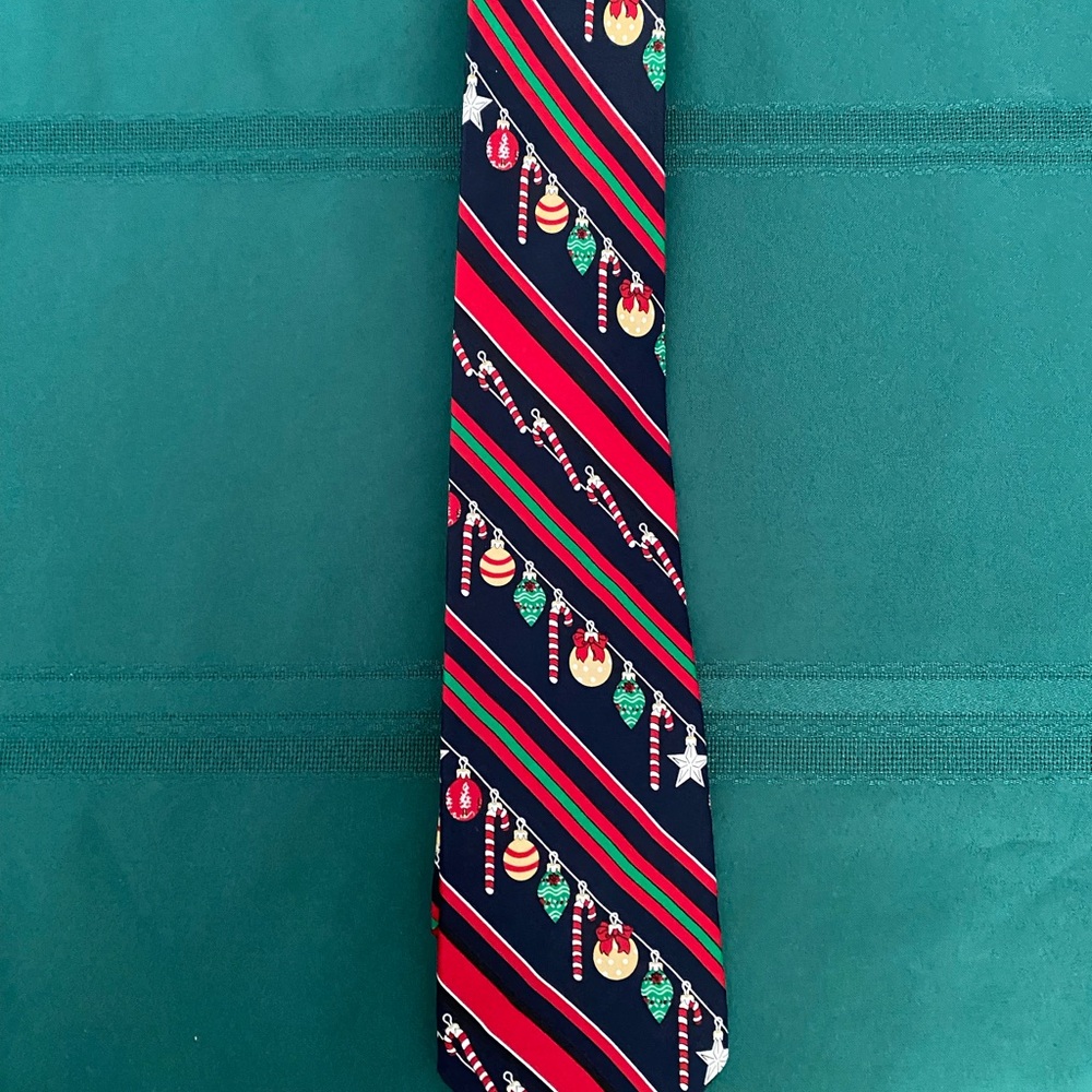Vintage Holidays Christmas Victorian Ornaments Tie 100%Silk Excrllent Condition